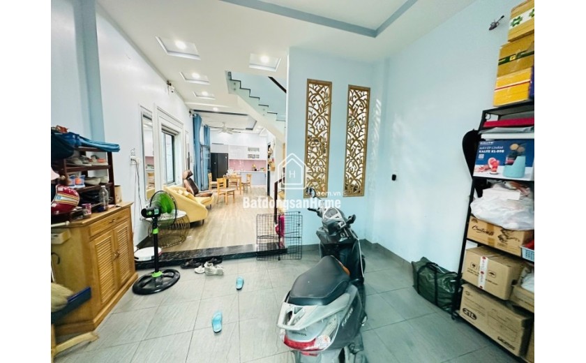 Bán nhà 3 tầng, DT 75m2, Số 7, Linh Trung, Thủ Đức, TP HCM giá 7,89  tỷ, sổ hồng. Liên hệ: 0933125879.